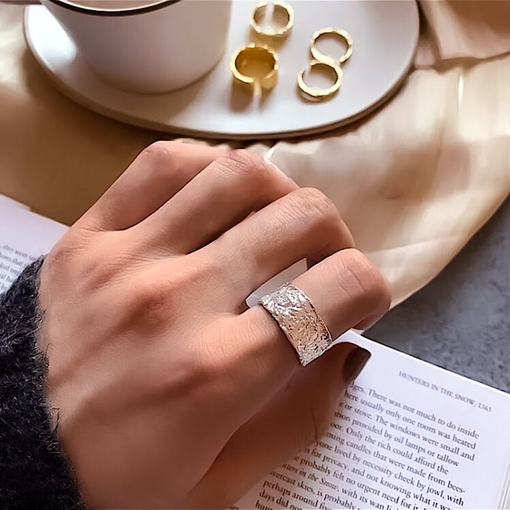 ⚜️[𝟯/$𝟮𝟴]⚜️Silver Textured Resizable Ring NEW - Picture 4 of 7